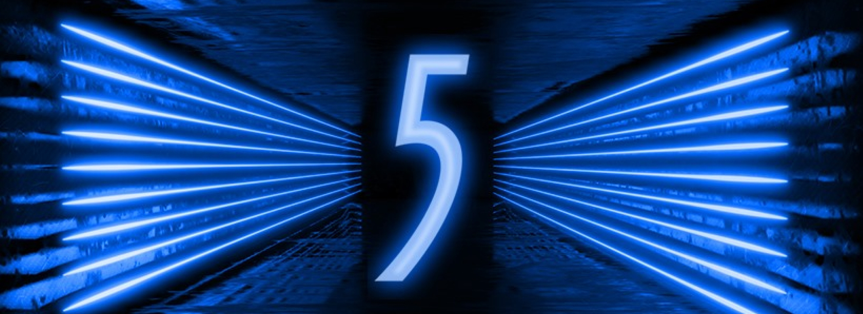 5Gum-Logo in Blau, zentriert in blauen Neonlichtern